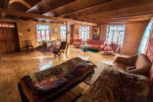 Местиа: Guest House Plus
