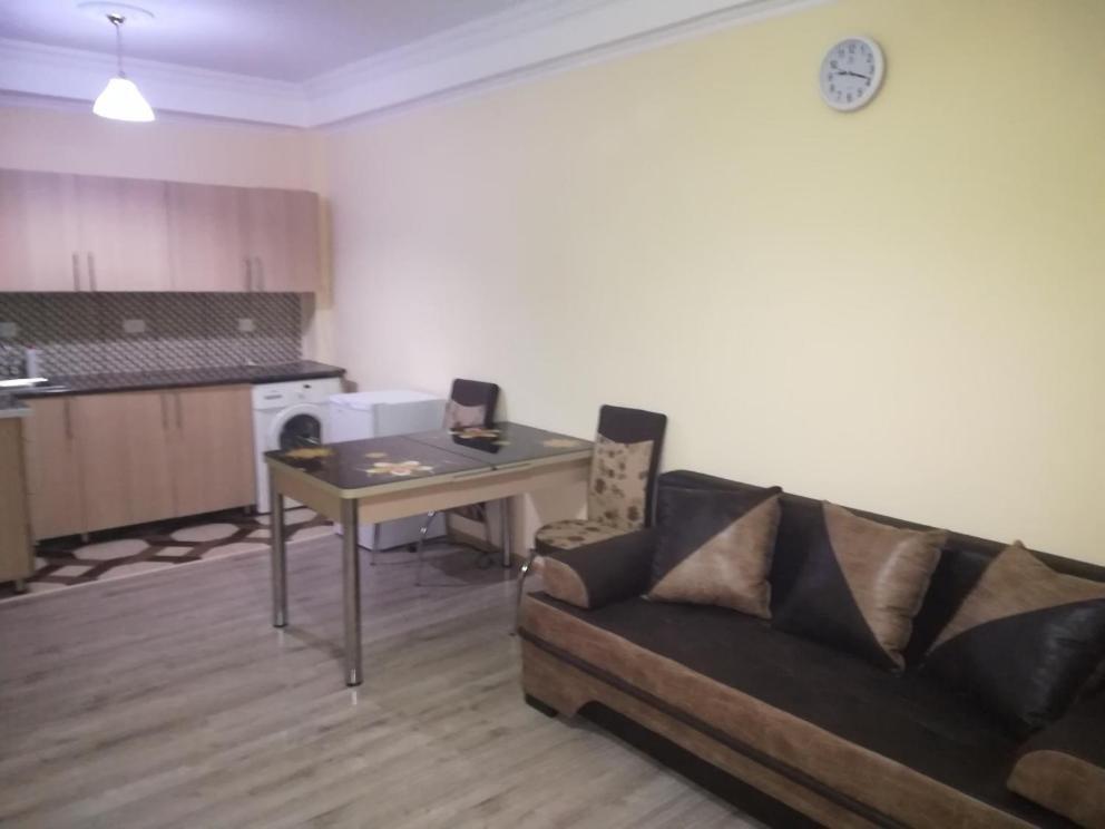 Поти: Apartment near the sea