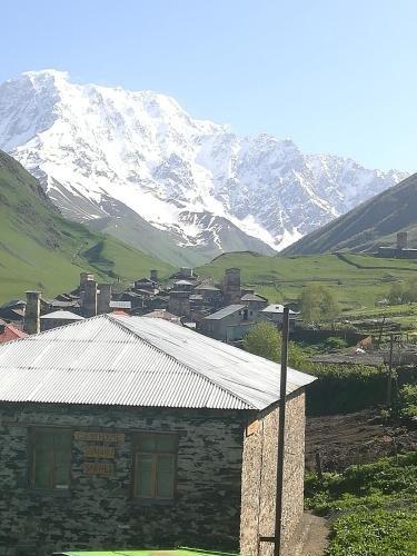 Ушгули: Guesthouse Svanuri Saxli