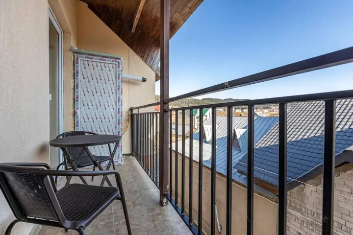 Cozy 1br Apt. W/ Balcony in Center of Bakuriani — фото 3