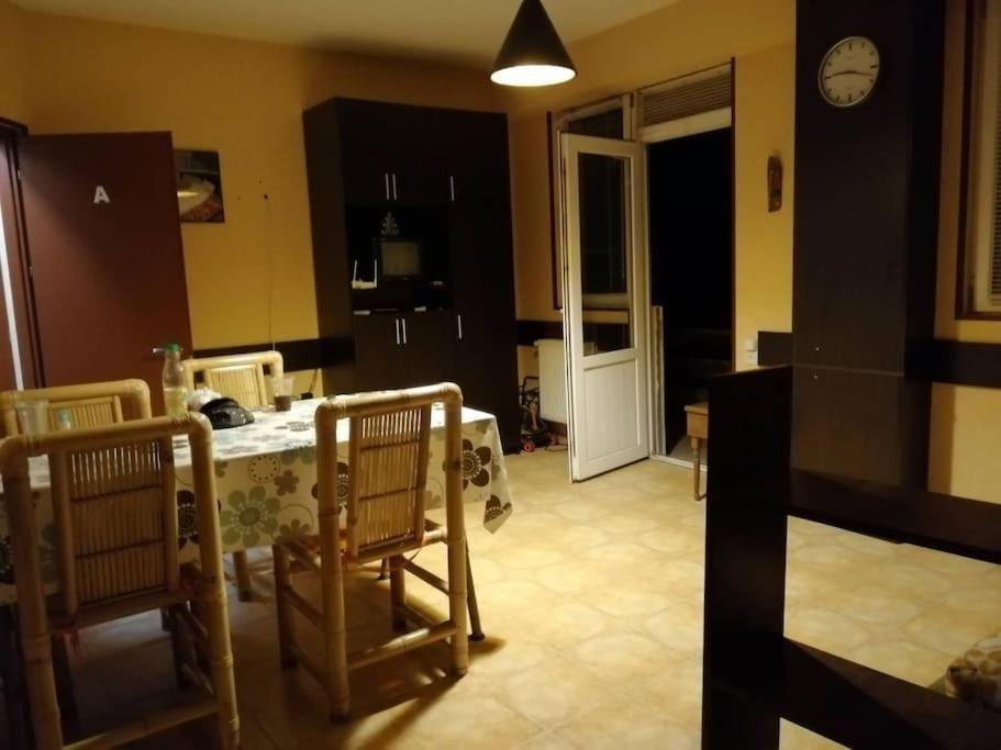 Гудаури: Amazing flat in Gudauri, 5 minutes walk to slopes!