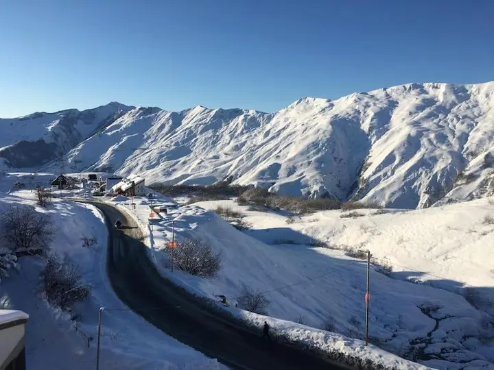 Гудаури: Amazing flat in Gudauri, 5 minutes walk to slopes!