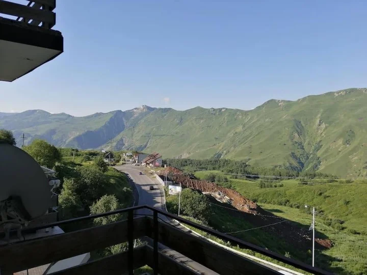 Гудаури: Amazing flat in Gudauri, 5 minutes walk to slopes!