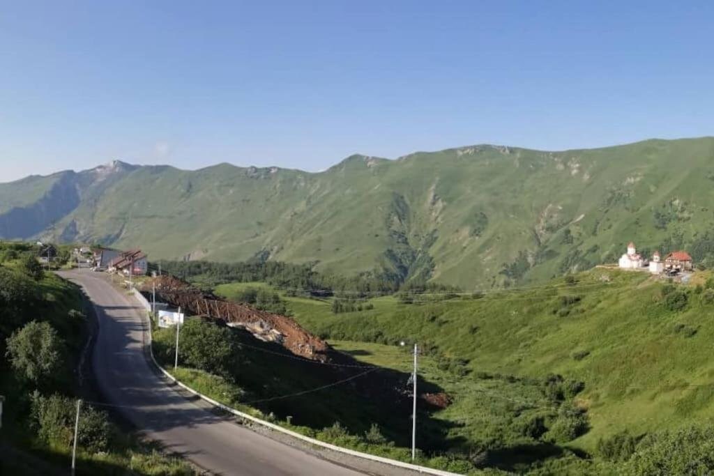 Гудаури: Amazing flat in Gudauri, 5 minutes walk to slopes!