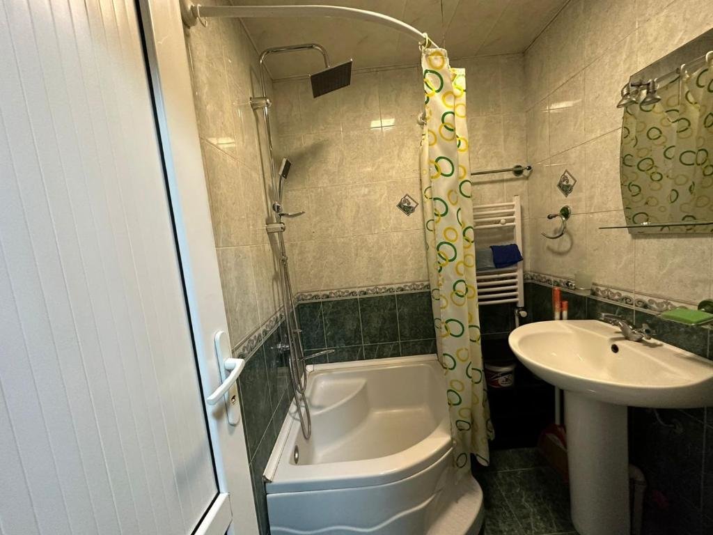 Гори: cozy 2-bedroom apartment in Gori