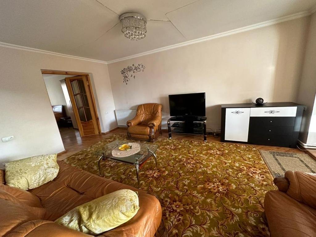 Гори: cozy 2-bedroom apartment in Gori