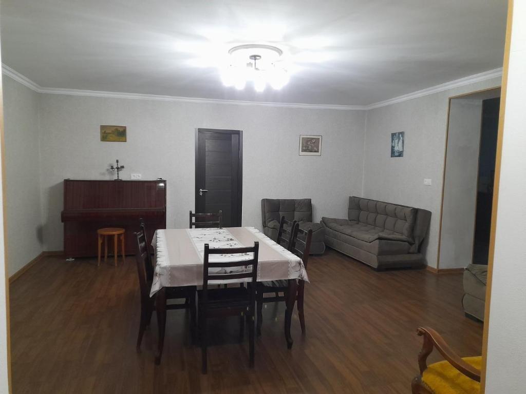Амбролаури: Hotel In Racha