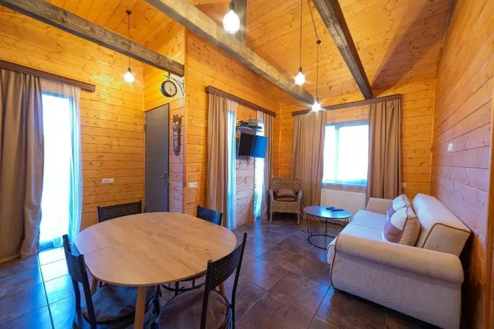 cozy wooden cottage in Bakuriani — фото 4