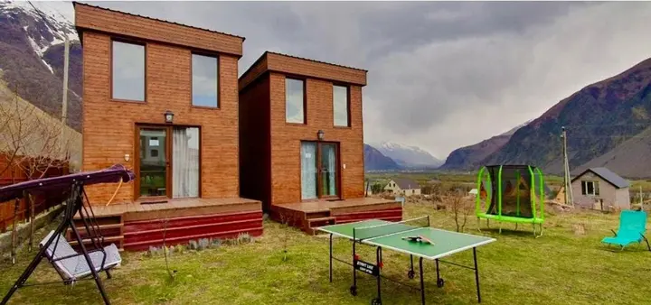 Степанцминда: Twin Cottages Kazbegi