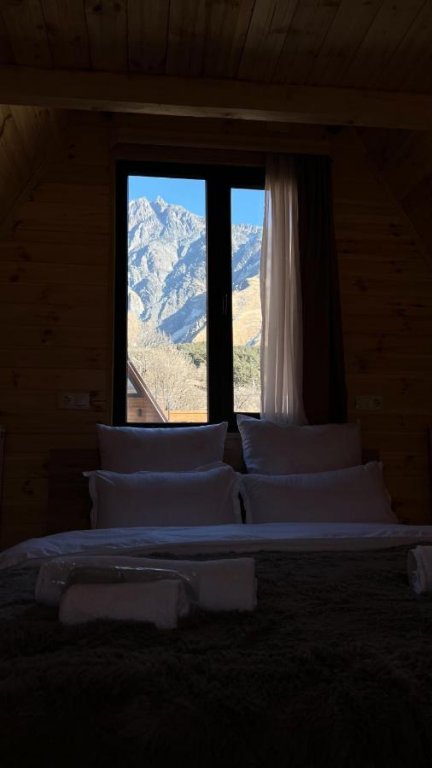 Степанцминда: Гостевой дом Twin cottages kazbegi