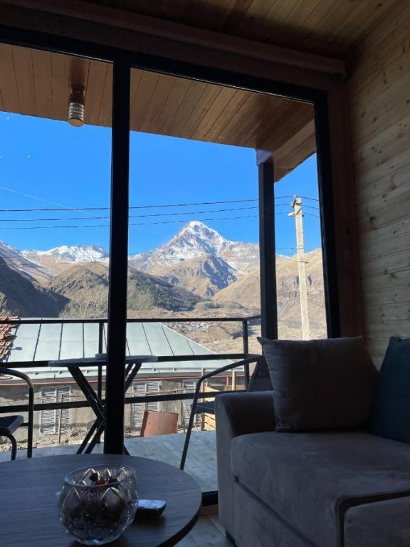Степанцминда: Гостевой дом Twin cottages kazbegi