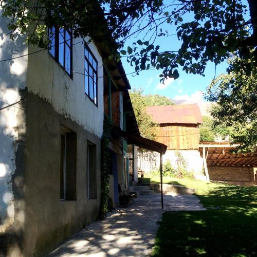 Местиа: Guest House in Bagvdanari