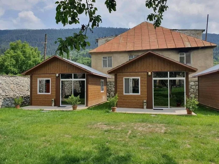 Местиа: Casitas De Mestia