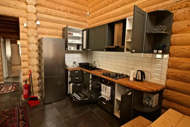Бакуриани: Canadian Log House