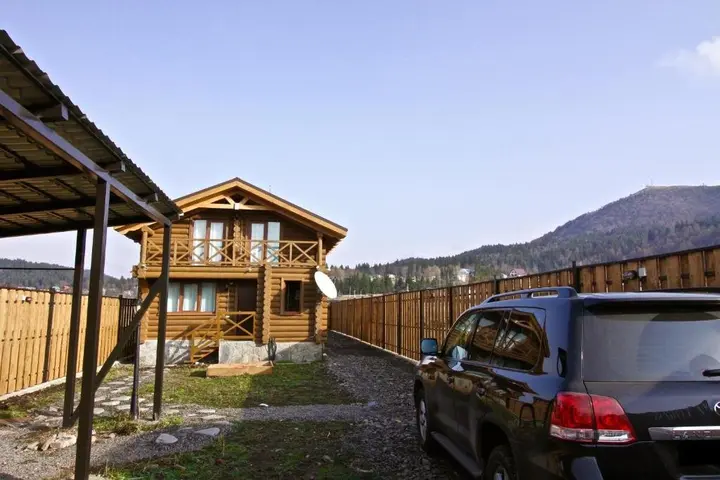 Бакуриани: Canadian Log House