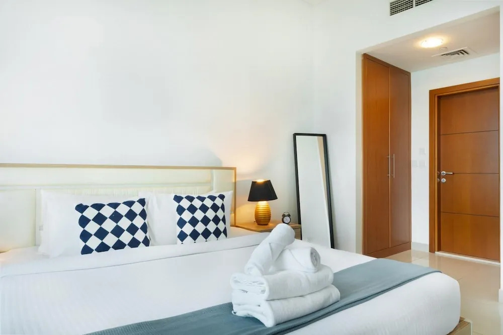 Дубай: One Bedroom Ocean Heights Dubai Marina