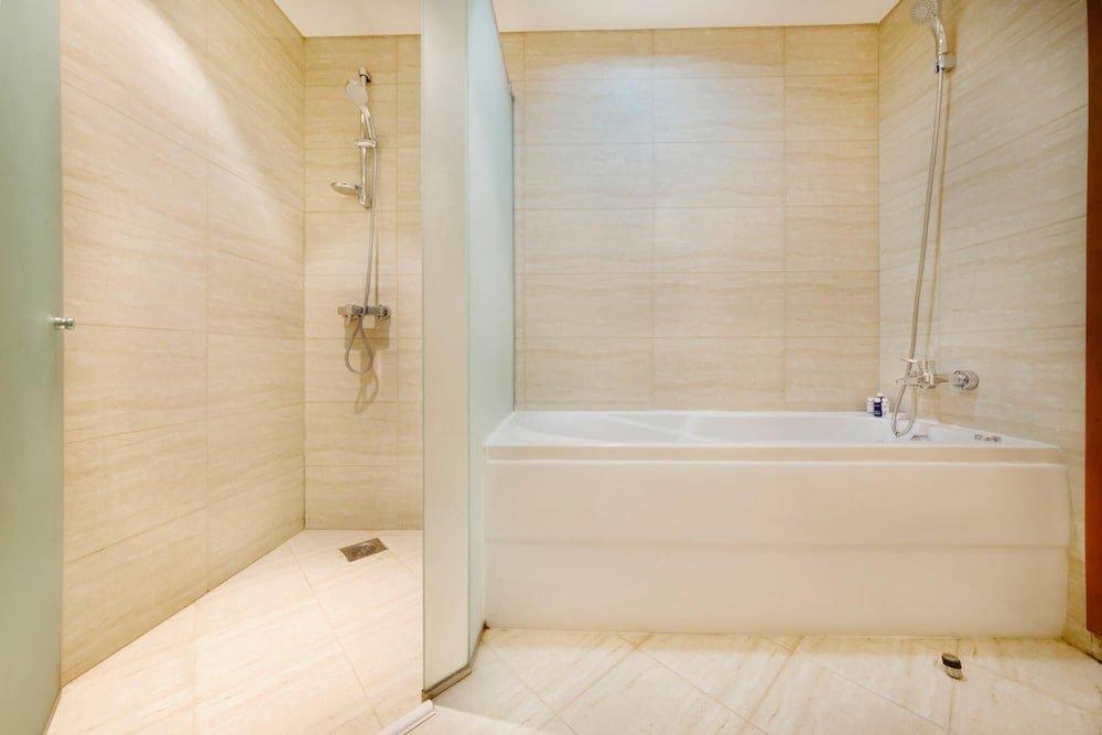 Дубай: One Bedroom Ocean Heights Dubai Marina