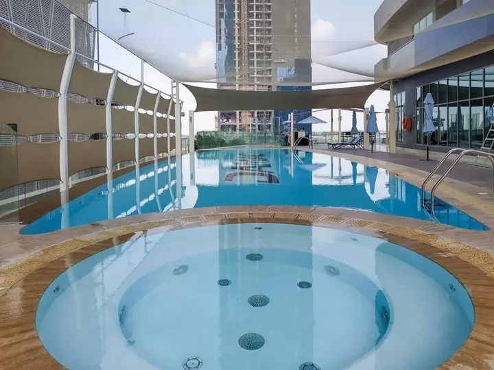 Дубай: Luxury Urban Retreat w Burj Khalifa Views