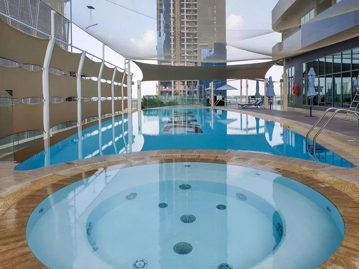 Дубай: Luxury Urban Retreat w Burj Khalifa Views