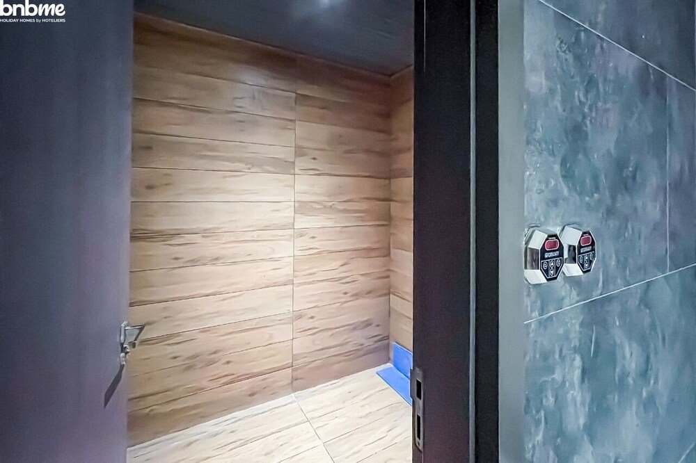 Дубай: Lake View Luxurious Studio Bnbmehomes