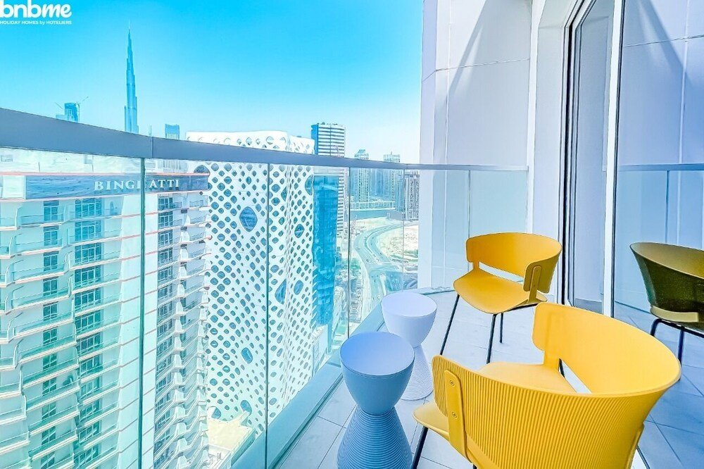 Дубай: Lake View Luxurious Studio Bnbmehomes