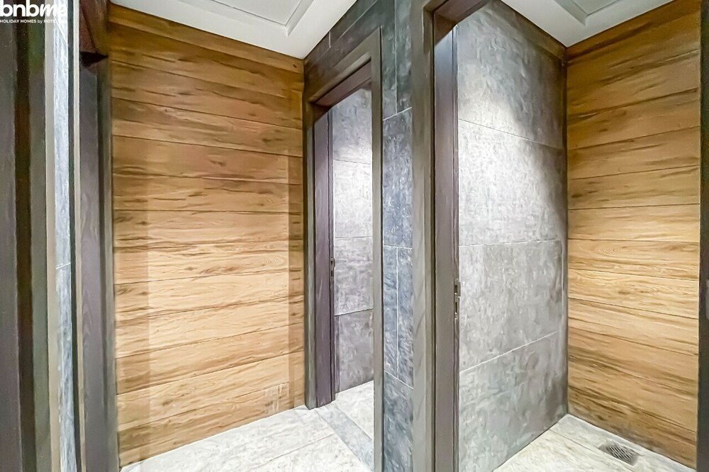 Дубай: Lake View Luxurious Studio Bnbmehomes