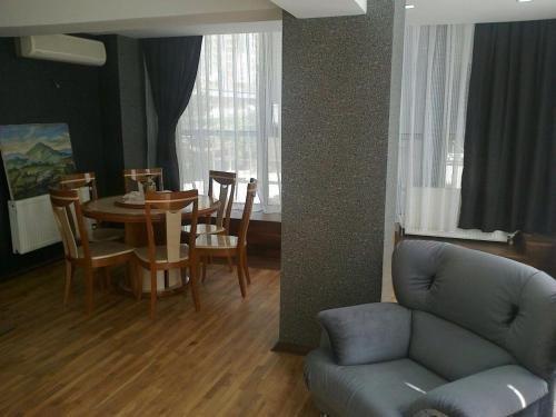 Баку: Apartment on Uzeyir Gadjibeyli Street Formula 1