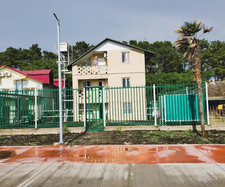 Уреки: Ureki House