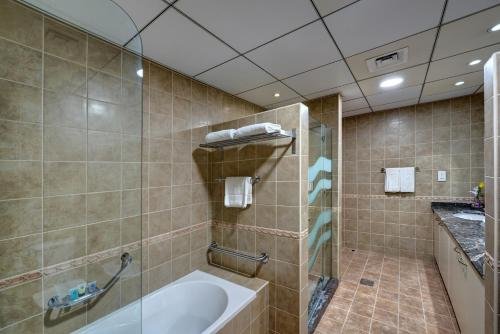 Дубай: J5 Three Bedroom Terrace Apartment Motor City families only