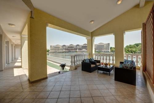 Дубай: J5 Three Bedroom Terrace Apartment Motor City families only