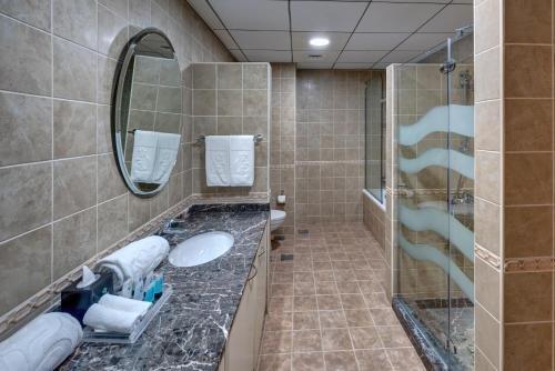 Дубай: J5 Three Bedroom Terrace Apartment Motor City families only