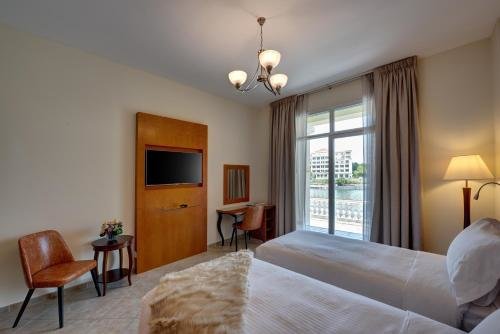 Дубай: J5 Three Bedroom Terrace Apartment Motor City families only
