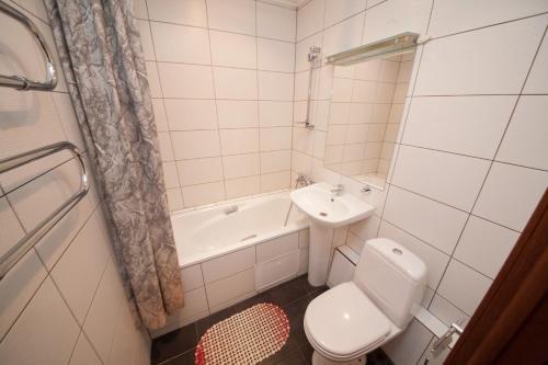 Красноярск: Apartment on Kirova 10