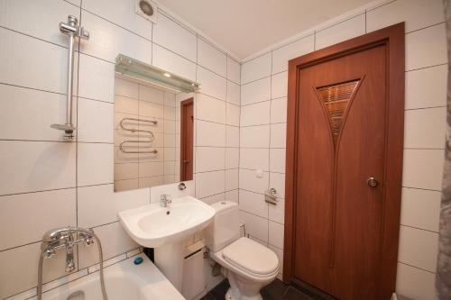 Красноярск: Apartment on Kirova 10