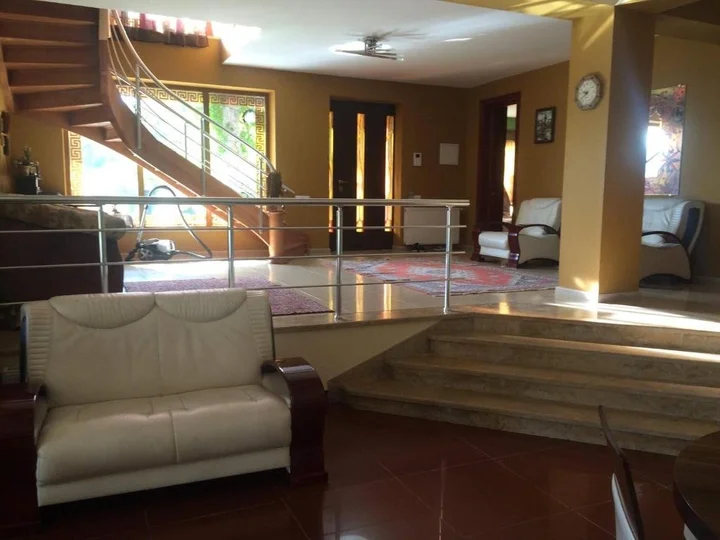 Ананури: Villa Ananuri