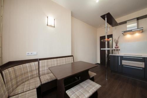 Красноярск: Kvartirov Apartment Shakhterov 42