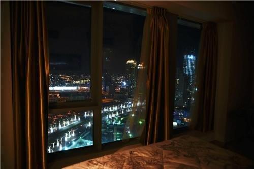 Дубай: Downtown Apartments with Fountain and Burj Khalifa View
