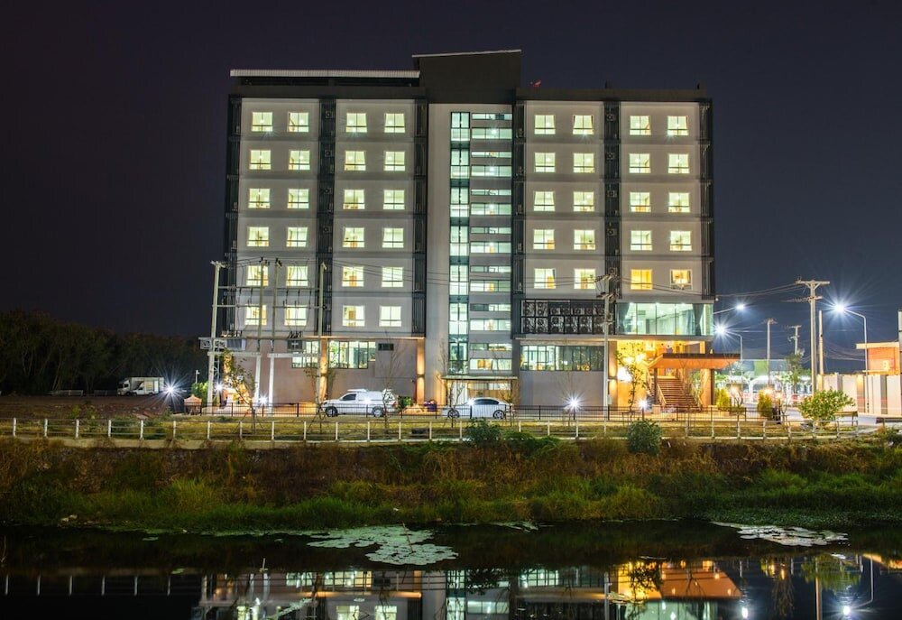 Кхлонг-Янг: deVloft hotel Korat