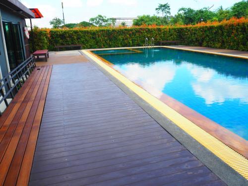 Накхонситхаммарат: Passionsiri by Danny