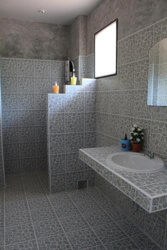 Такуа Па: Nananuira Apartment and Room