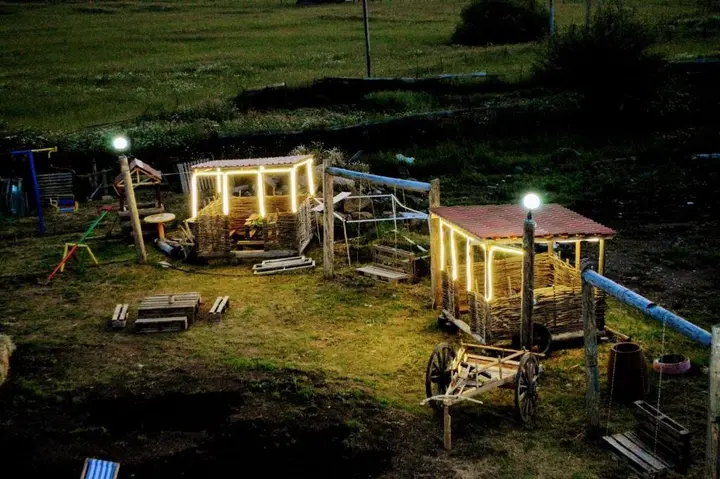 Бакурианский Андезит: New White House