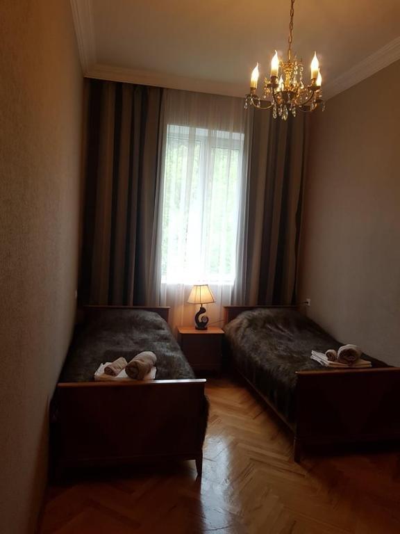 Телави: MLQ-s guest house NINO