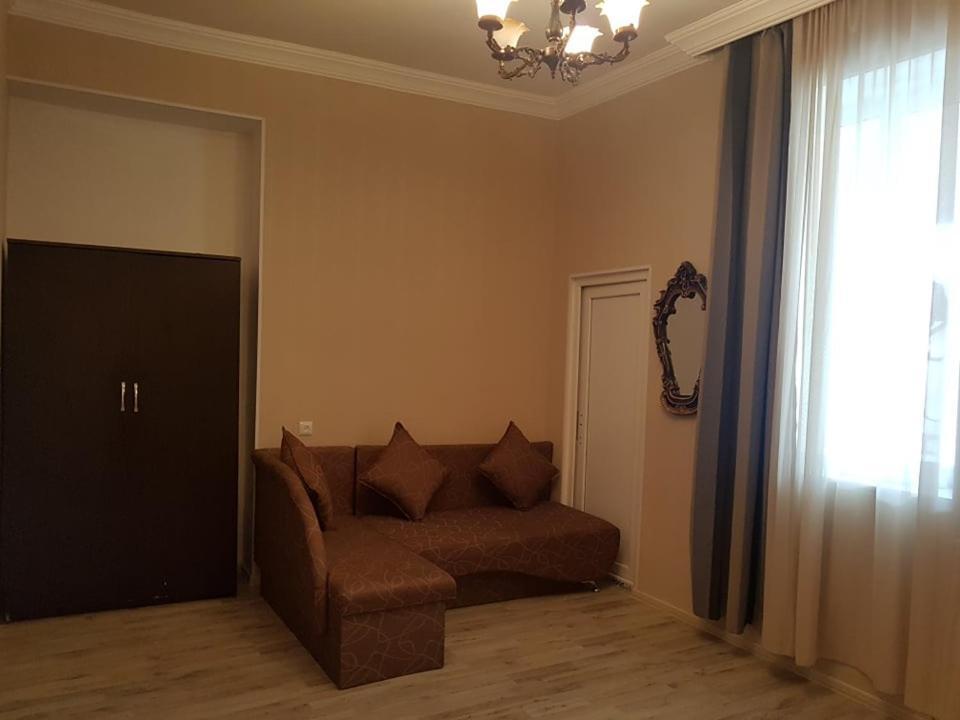 Телави: MLQ-s guest house NINO