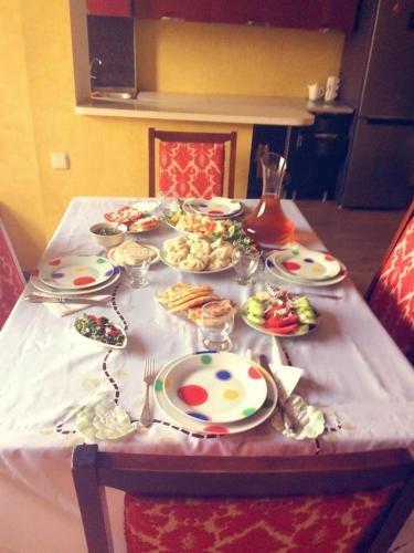 Телави: Friendly House