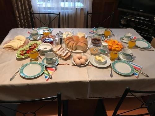Телави: Family Oasis
