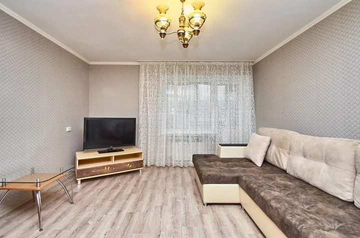Томск: Трёхкомнатная квартира, ул. Советская 105