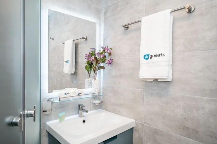 Дубай: HiGuests Vacation Homes - Escan Tower