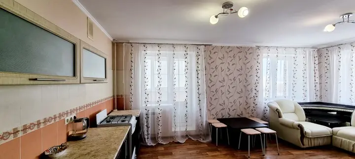 Энгельс: Квартира возле пляжа