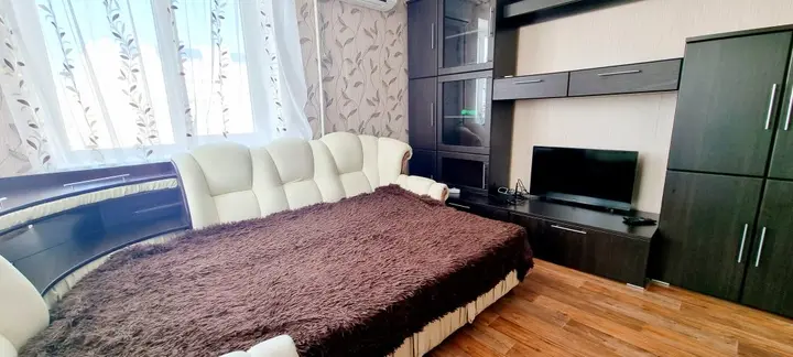 Энгельс: Квартира возле пляжа