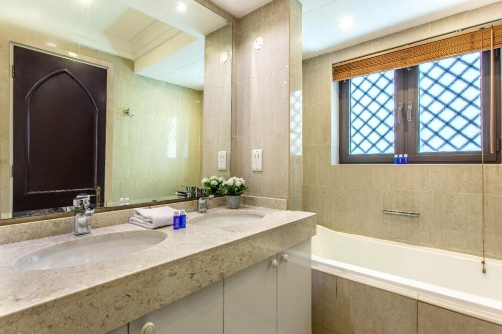 Дубай: Traditional Meets Modern in Downtown